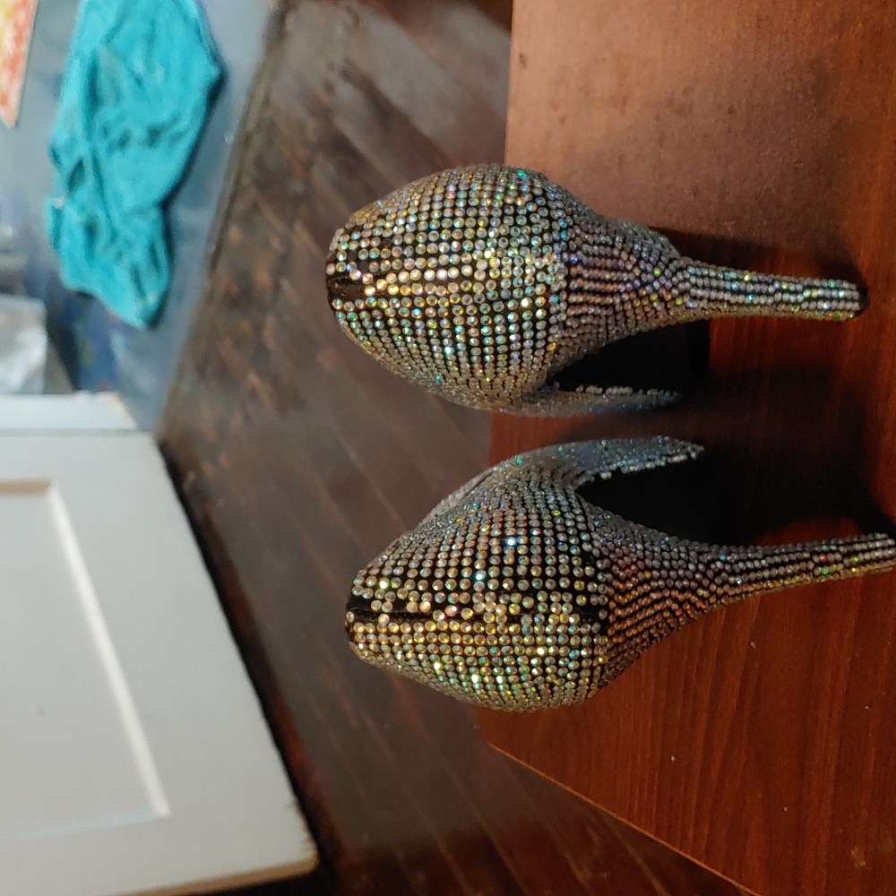 Heels - Picture 3 of 4